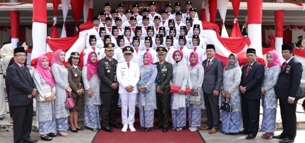 Foto bersama usai Upacara Peringatan HUT RI Ke- 74 di Bengkulu Selatan