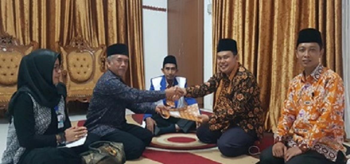 Kepala Kankemenag MM terima reward 2 paket umrah gratis dari PT Bimalyndo Hajar Aswad