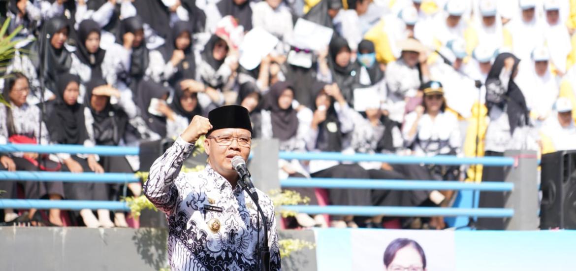 Gubernur Rohidin saat Peringatan HUT PGRI ke-74