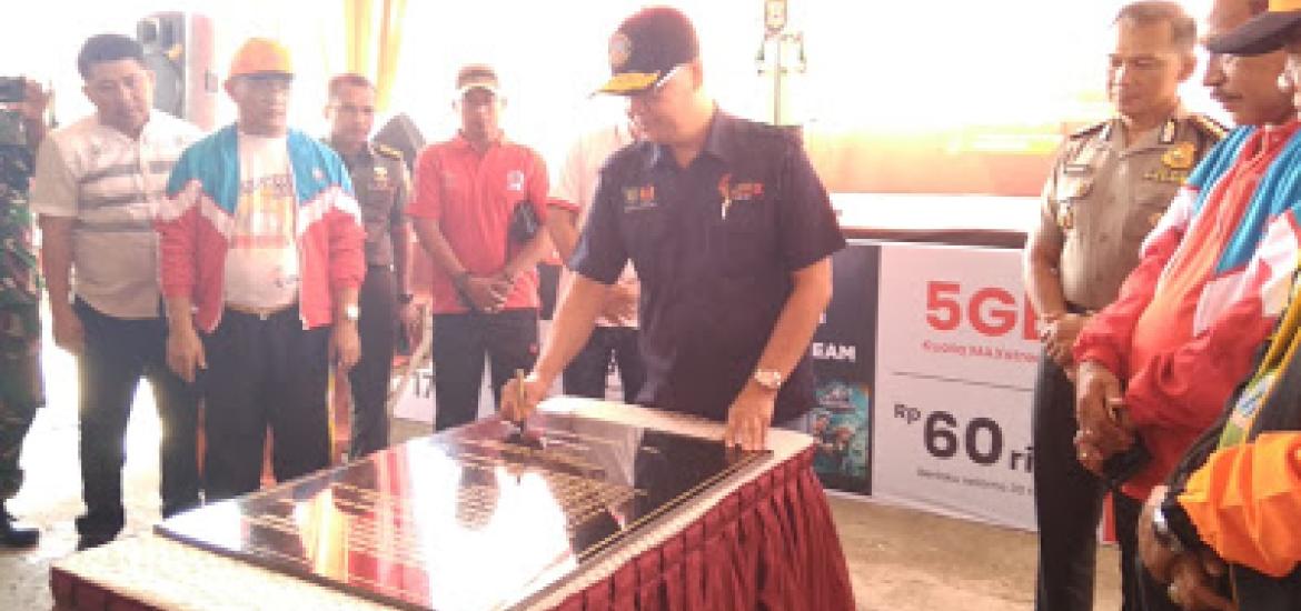 Gubernur saat meresmikan renovasi Stadion Semarak Bengkulu