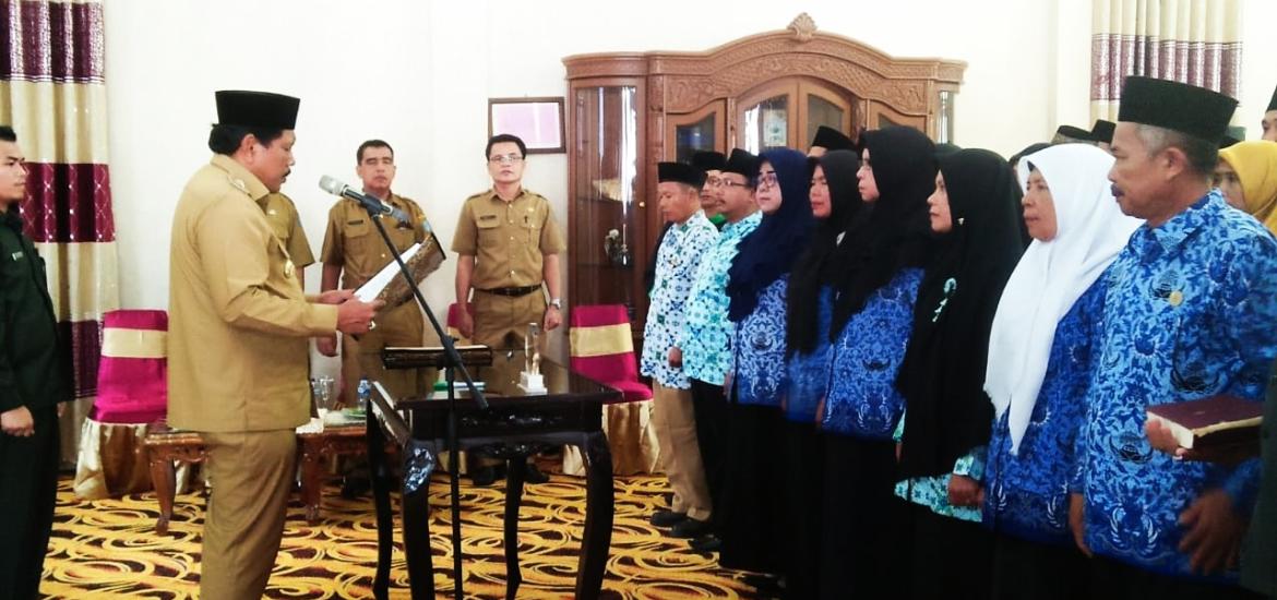 Bupati Mian Lantik 49 kepala sekolah baru 