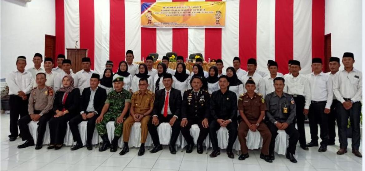foto bersama usai pelantikan panwascam 
