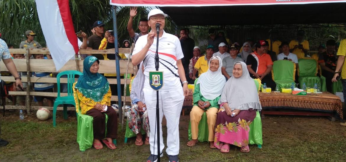 Gubernur Rohidin Buka Turnamen Karang Taruna Pagar Agung