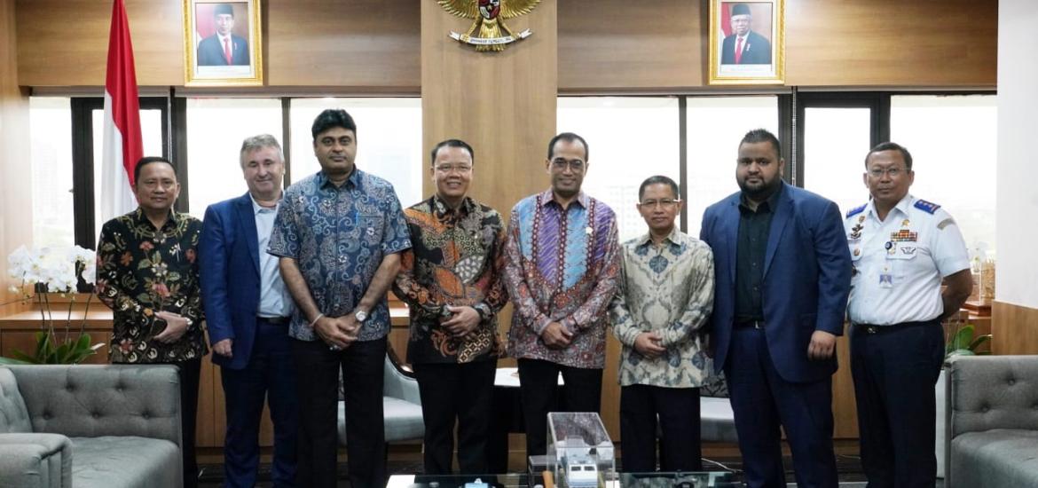 Rapat khusus bersama Menteri Perhubungan Budi Karya Sumadi