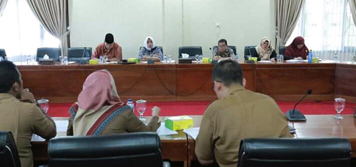 Komisi III DPRD Kota Herang dengan Disperindag