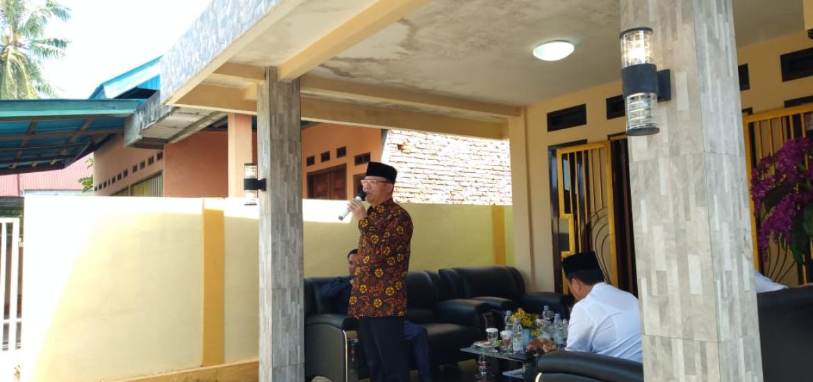 Gubernur Rohidin saat silaturahmi di kediaman anggota dewan Seluma