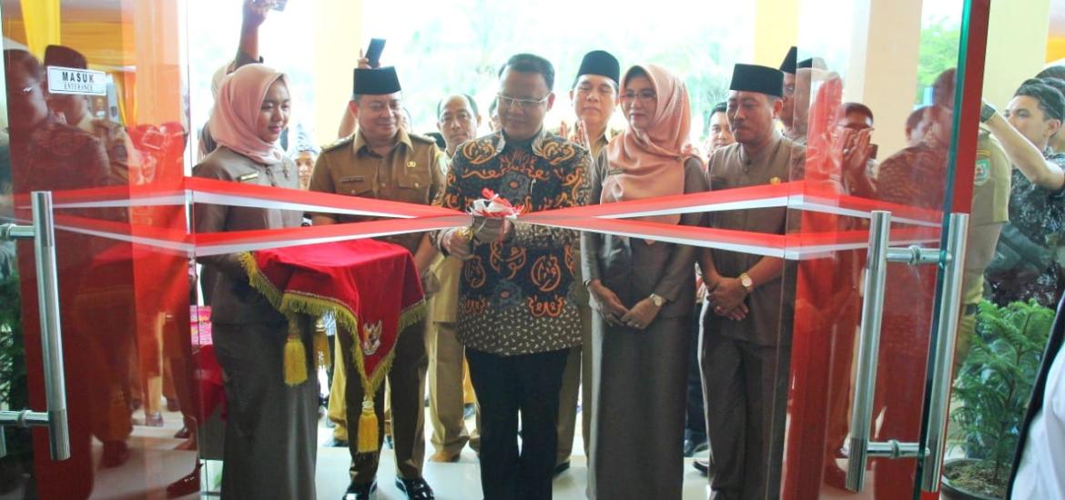 Gubernur Rohidin Resmikan Hotel Pinus SMKN 7 Pariwisata