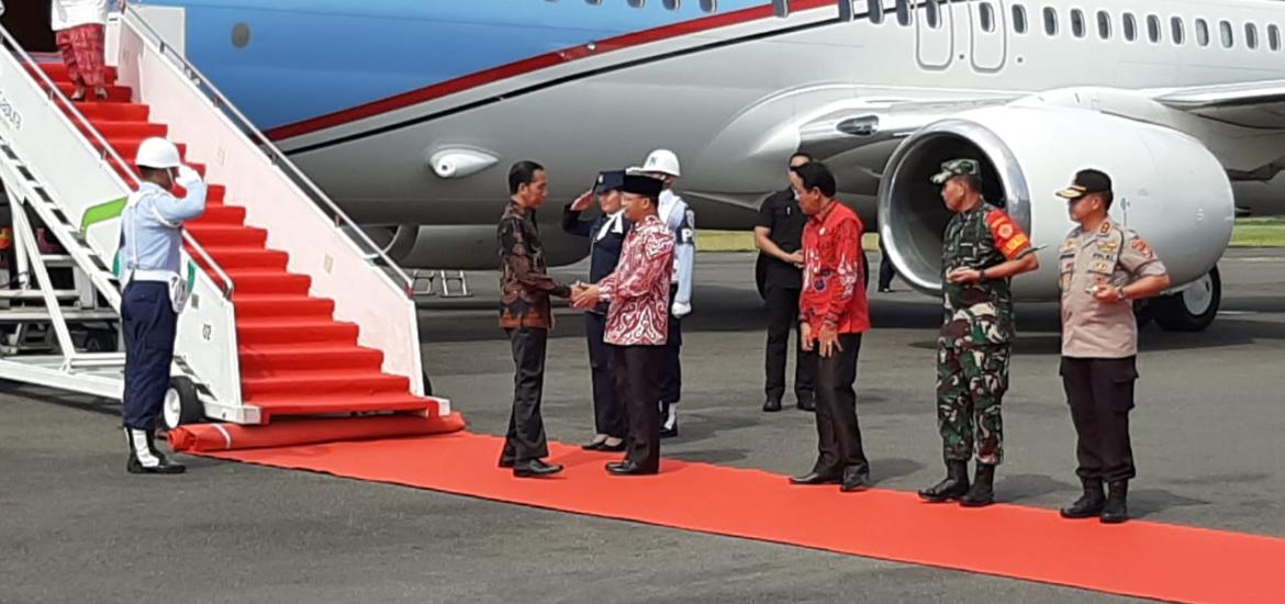 Gubernur Rohidin Bersama Masyarakat Sambut Presiden RI