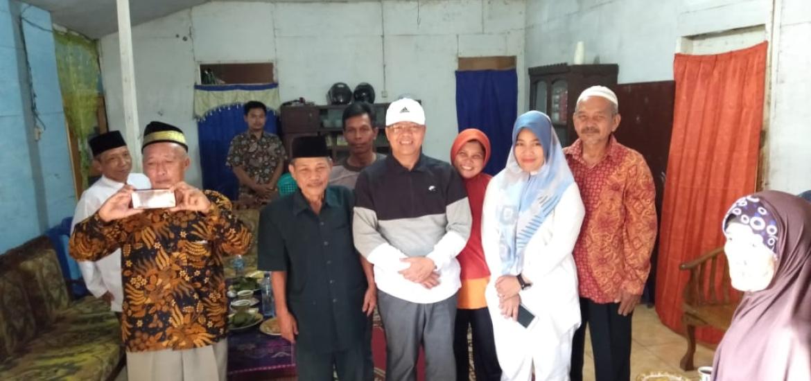 Gubernur Rohidin saat silaturahmi bersama warga di Putri Hijau