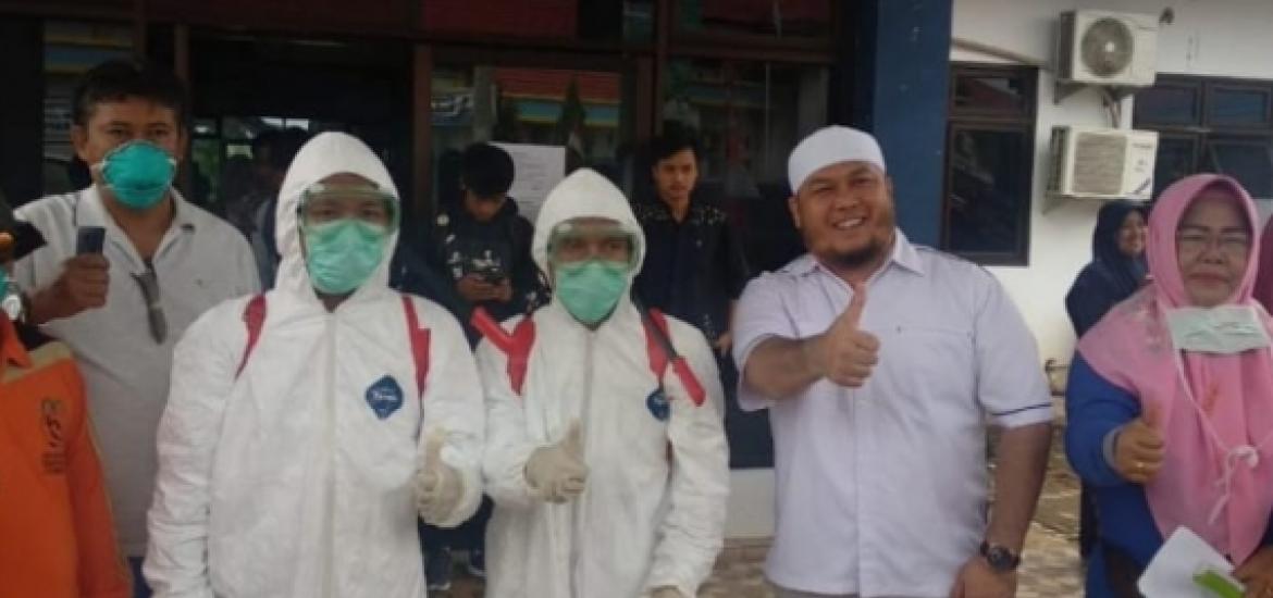Dinkes Bersama DPRD Kota Bengkulu Semprot Disinfektan Sejumlah Kantor