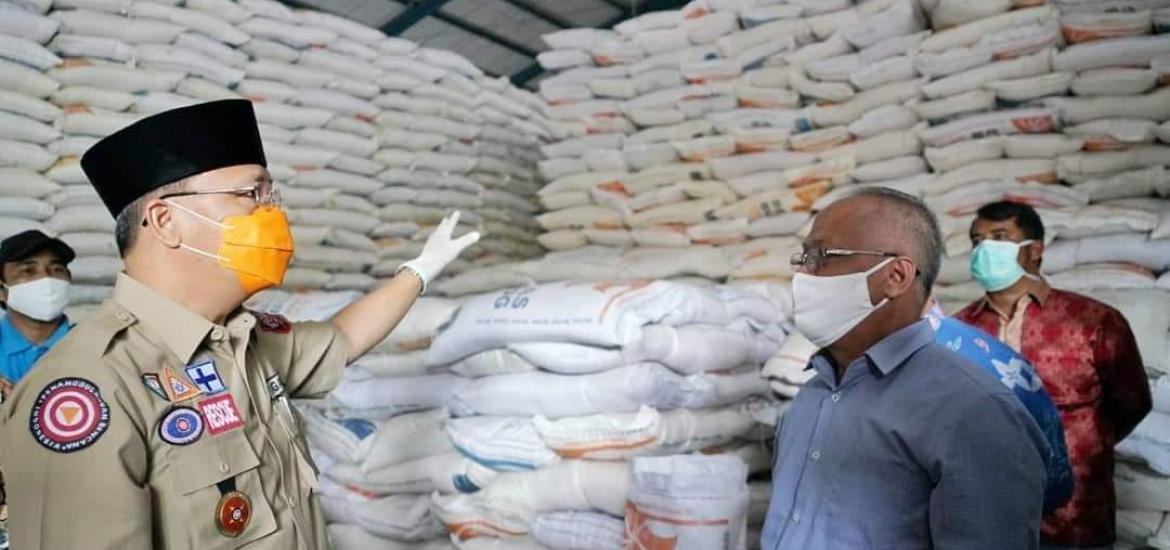 Gubernur Rohidin meninjau Gudang Bulog