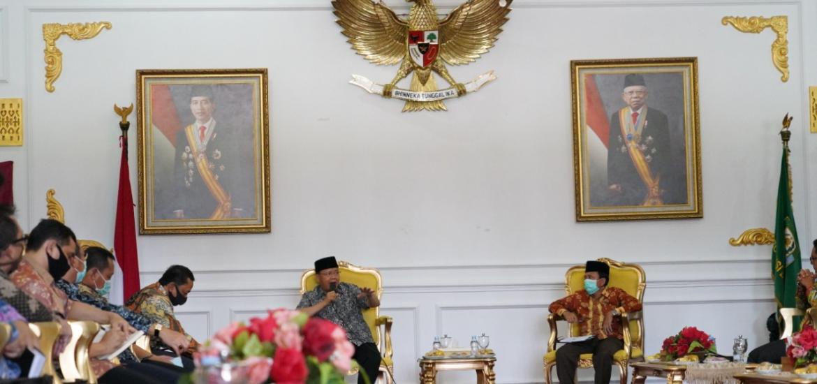 Rapat Terbatas Pembahasan Terkait Implementasi Peraturan OJK RI