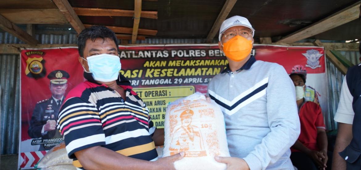 Pemprov Bengkulu Salurkan Bahan Pangan kepada Masyarakat Terdampak Covid-19