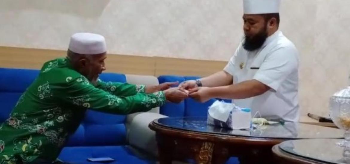 Walikota dan Wawali Ikhlaskan Gaji Mereka untuk Covid-19