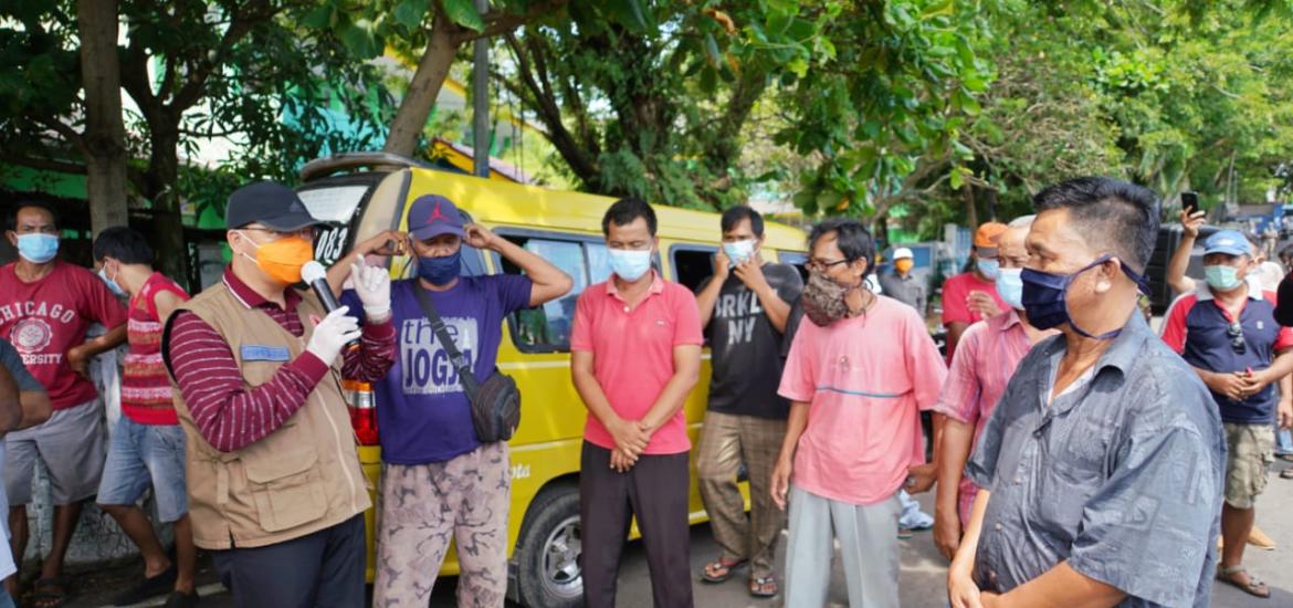 Gubernur Rohidin Berikan Bantuan & Motivasi Kepada Supir Angkot 