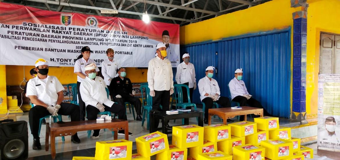 Tony Eka Candra Beri Bantuan Pada Umat Hindu Balinuraga