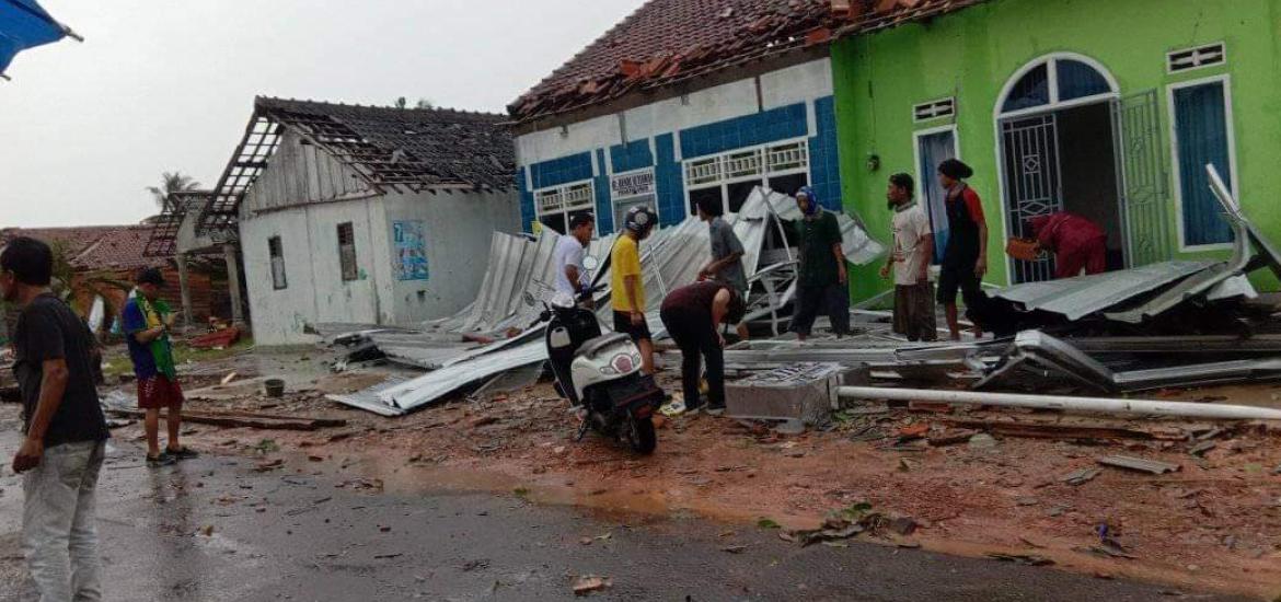 Ratusan rumah dihantam puting beliung di Mesuji