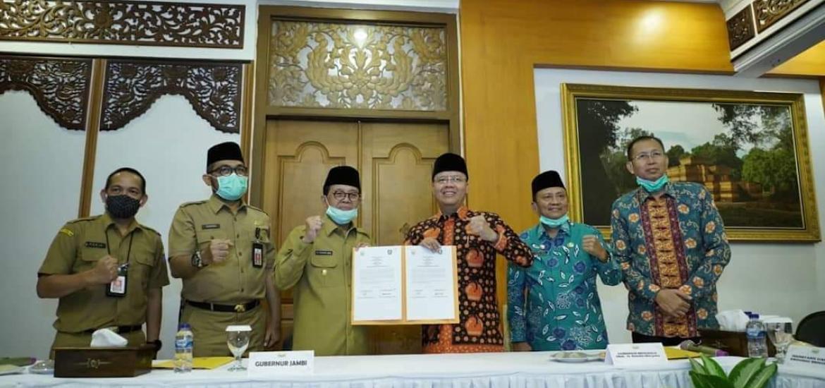 Gubernur Rohidin saat bertemu Gubernur Jambi