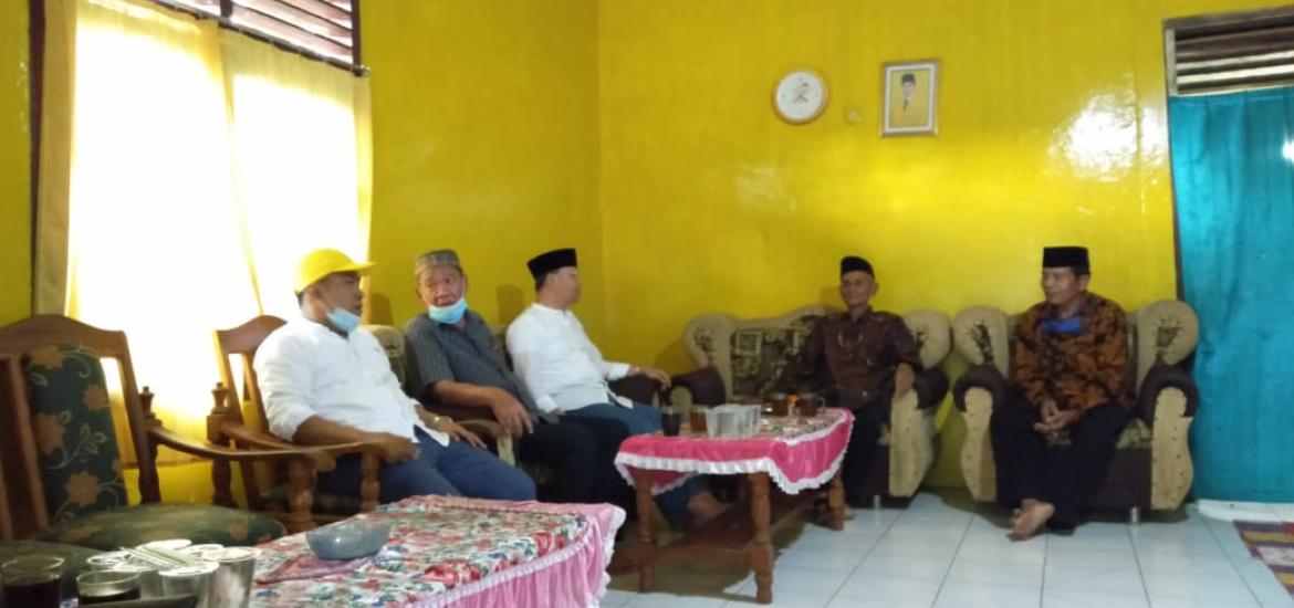 Gubernur Rohidin saat silaturahmi ke rumah tokoh masyarakat Desa Wonoharjo