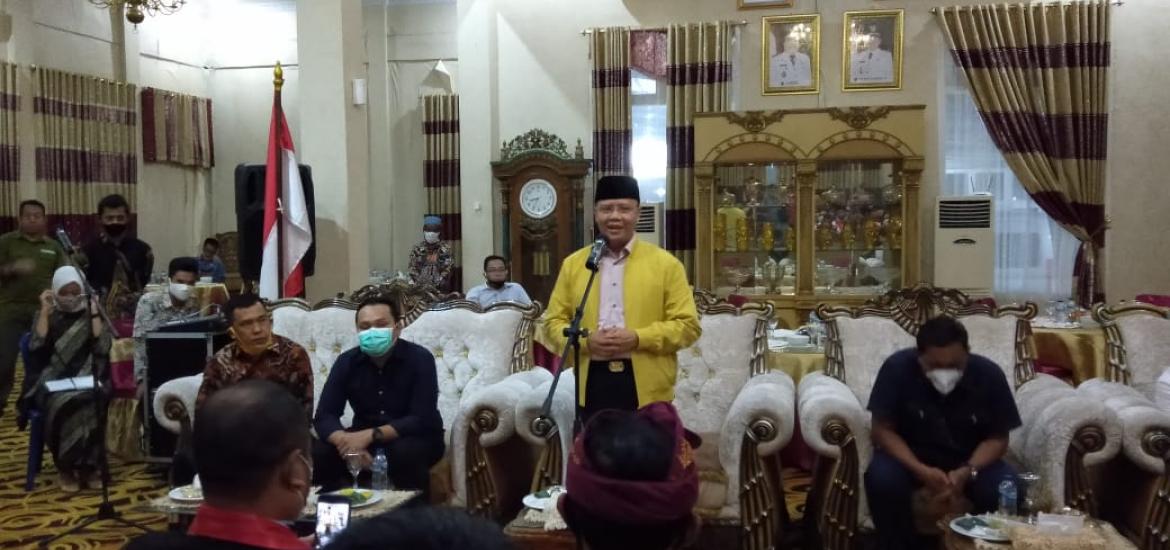 Gubernur Rohidin saat silaturahmi bersama pemuda dan tokoh masyarakat Bengkulu Utara