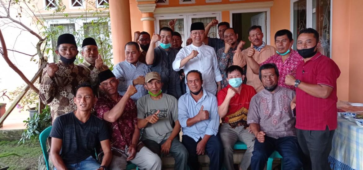 Gubernur Rohidin saat bersama masyarakat Desa Tempel Rejo