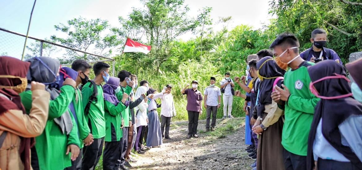 Pihak Sekolah dan Wali Murid SMK Putra Nusantara Benteng Bangga Didtangi Gubernur Rohidin