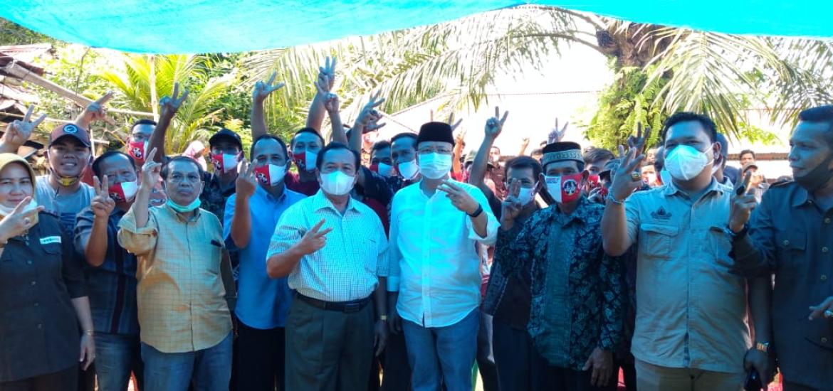 Rohidin bersama masyarakat Alas Maras Seluma