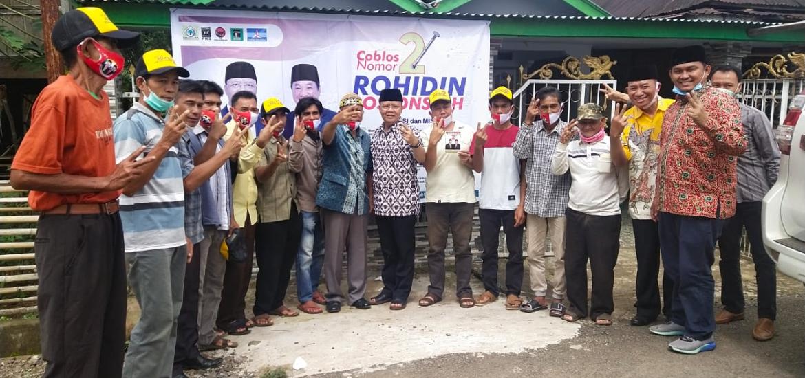 Rohidin bersama masyarakat Kecamatan Kota Padang Rejang Lebong