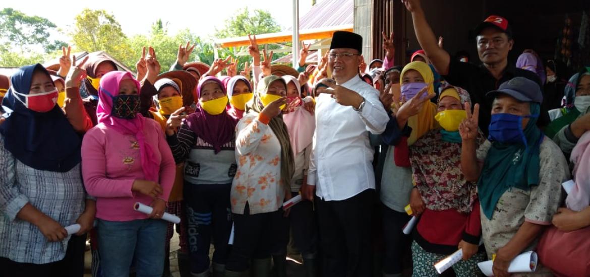 Rohidin bersama masyarakat Kabawetan Kepahiang