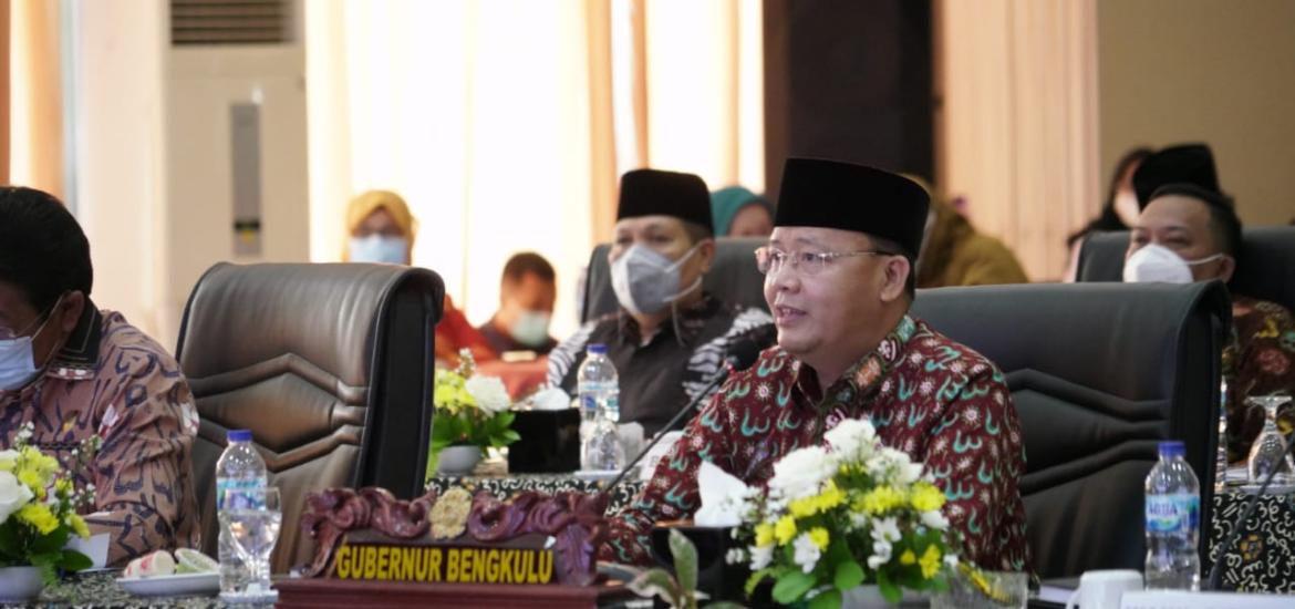 Gubernur Rohidin Mersyah