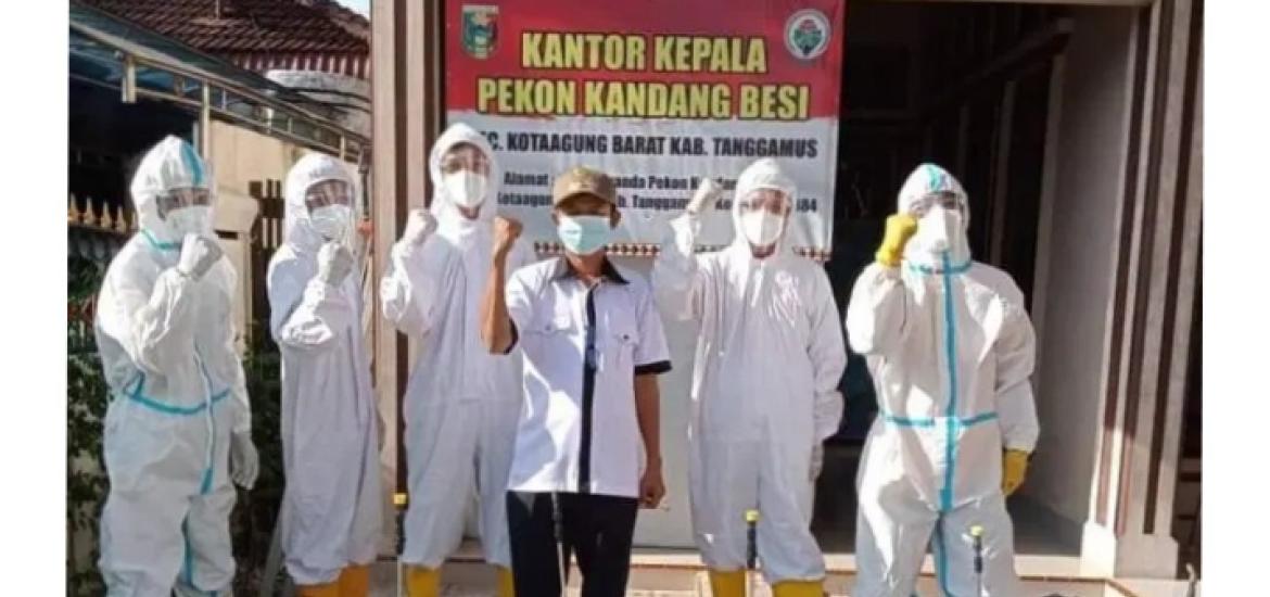 Pekon Kandang Besi  Lakukan Penyemperotan Disinfektan