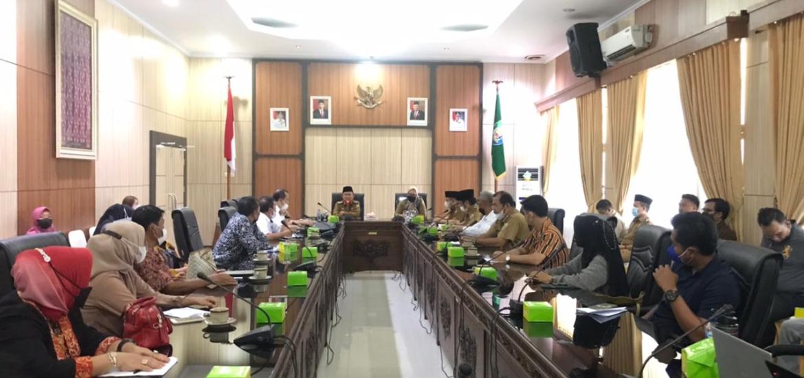 Percantik Kawasan Pantai Panjang dengan Lampu Penerangan Jalan