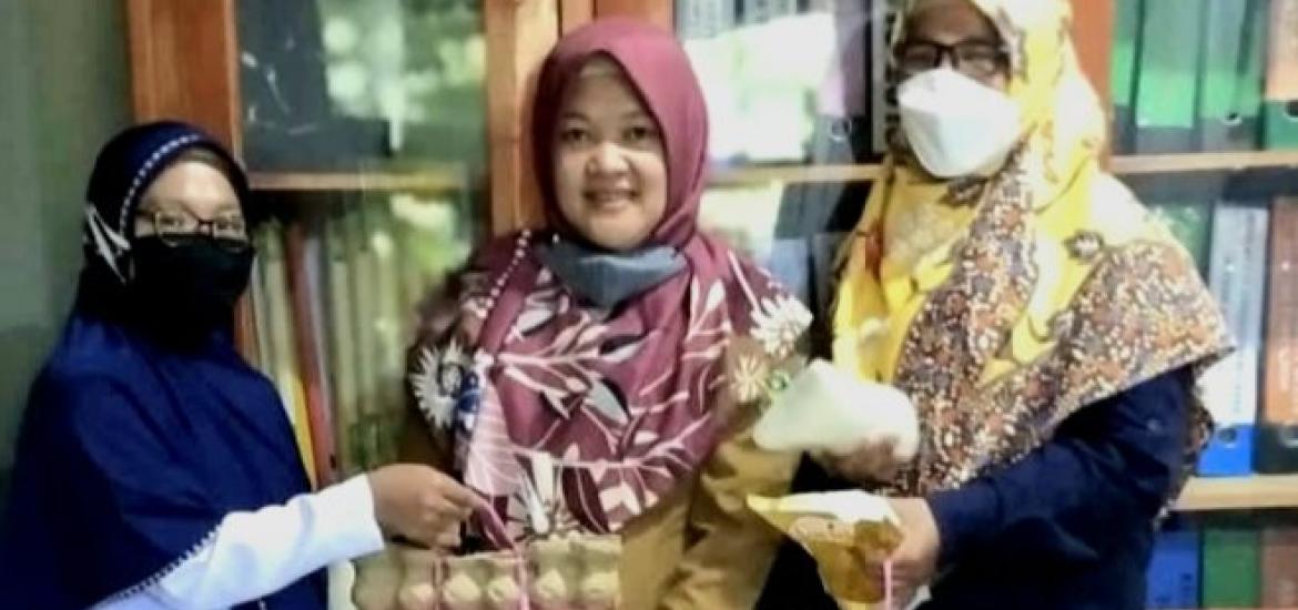 Jajaran Diskominfo Kota Bengkulu Kirim Bantuan Sembako Untuk Pegawainya dan Warga Kota Terdampak Banjir