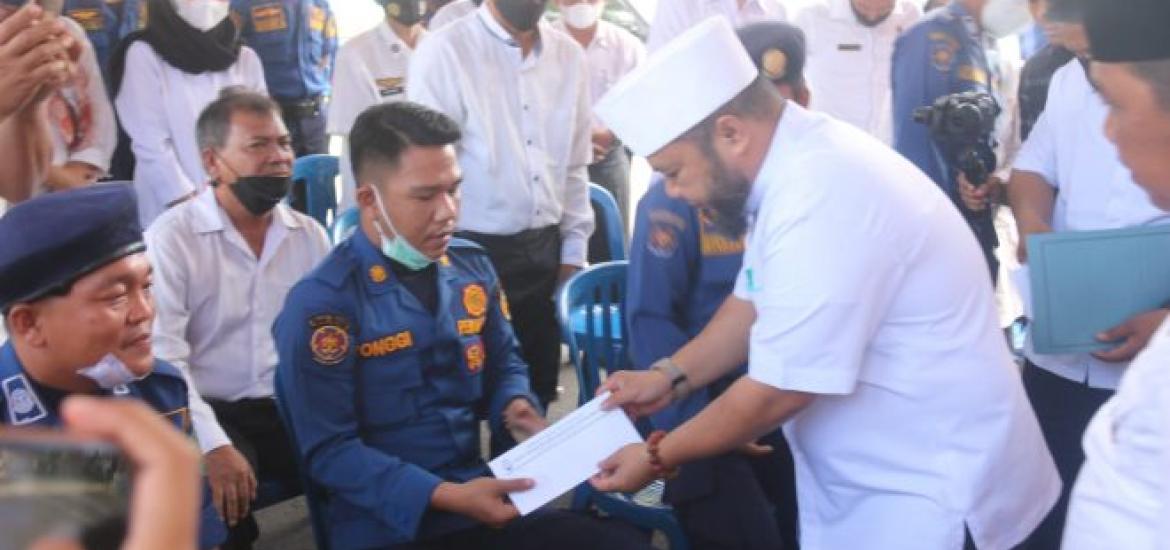 Walikota Helmi Berikan Apresiasi dan Santunan Kepada 4 Petugas Damkar 