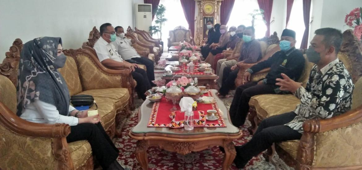 Bupati Tanggamus Termia Audensi Forum Literasi Kabupaten Tanggamus