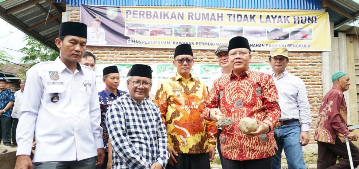 Gubernur Rohidin Wujudkan Mimpi Warga Kaur Miliki Rumah Layak Huni