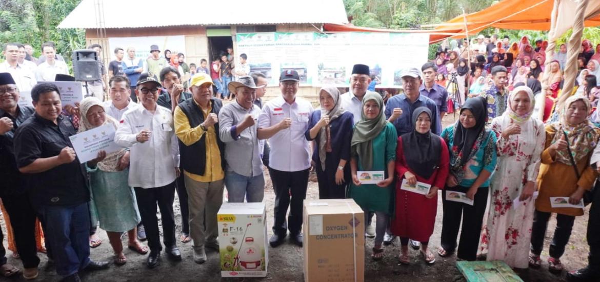 Pemprov Bengkulu Serahkan Bantuan Bedah Rumah di Kabupaten Kepahiang