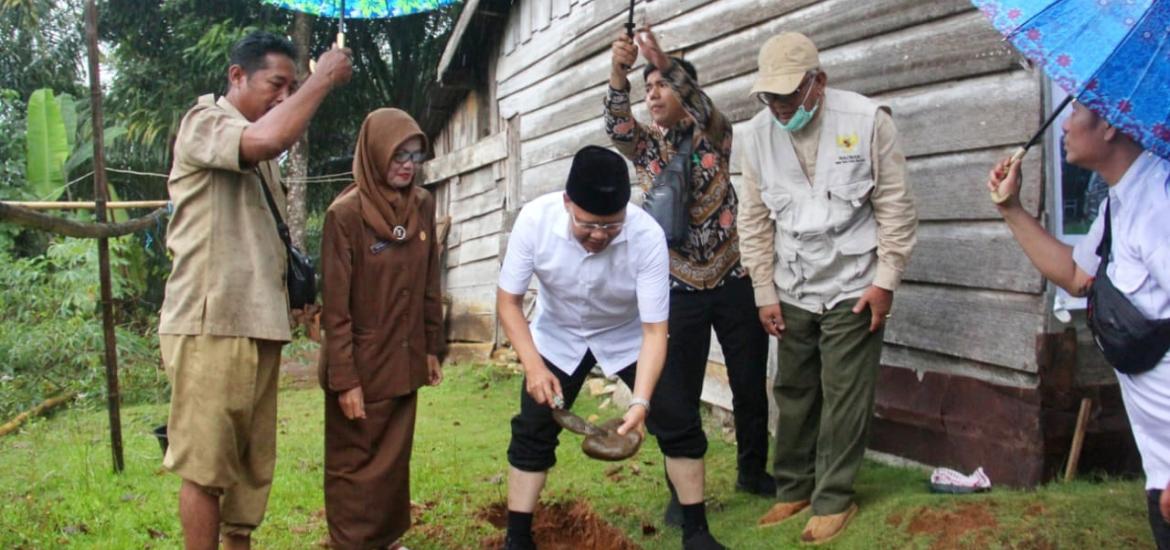 Gubernur Rohidin Bedah Rumah Warga Tanjung Anom Bengkulu Utara
