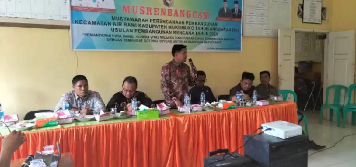 Ketua Komisi II DPRD Mukomuko, Wisnu Hadi menyampaikan arahan