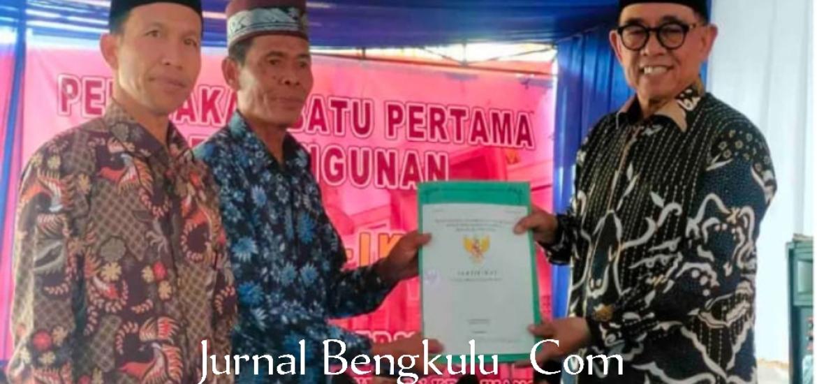 Peletakan Batu Pertama Pembangunan Masjid Al Ikhlas Desa Sukamerindu Diresmikan Bupati