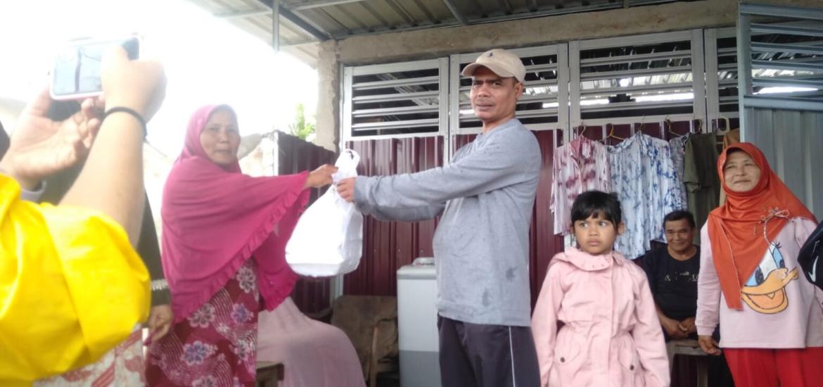 Dewan Komisi II DPRD Kota Bengkulu Berikan Sembako