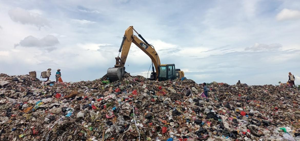 Dewan Komisi II Tinjau TPA Sampah Air Sebakul
