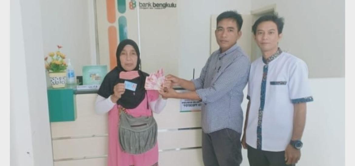 Pemdes Cinta Mandi Baru Sukses Bagikan BLT Kepada 28 KPM