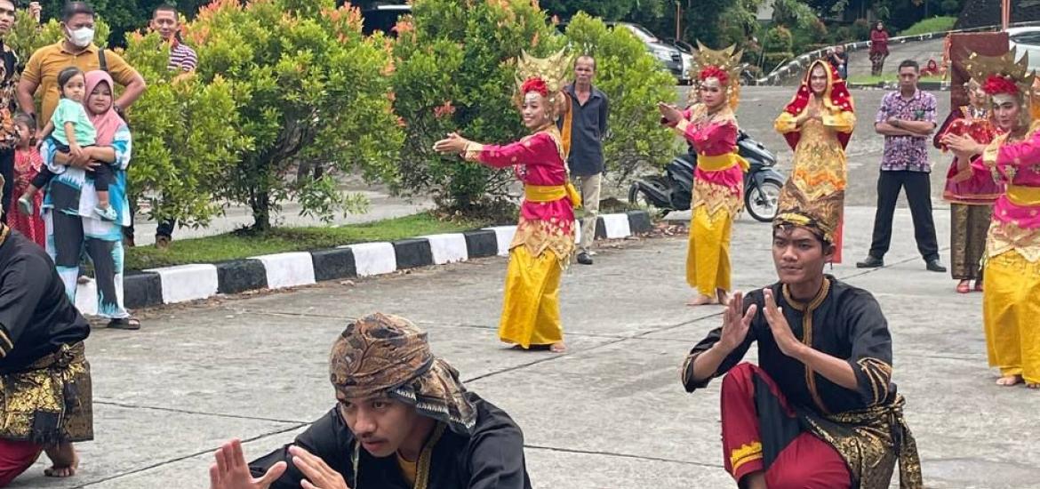 Peran Seni Pertunjukan Tradisional Dan Modern