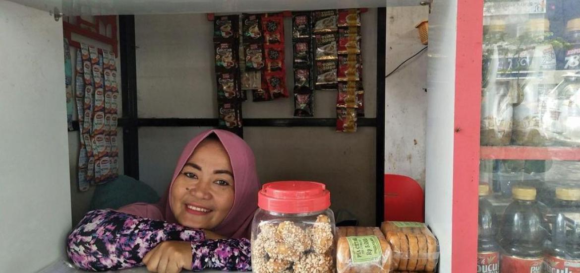  Berkat Holding Ultra Mikro, Wanita Ini Bisa Sekolahkan 12 Anak