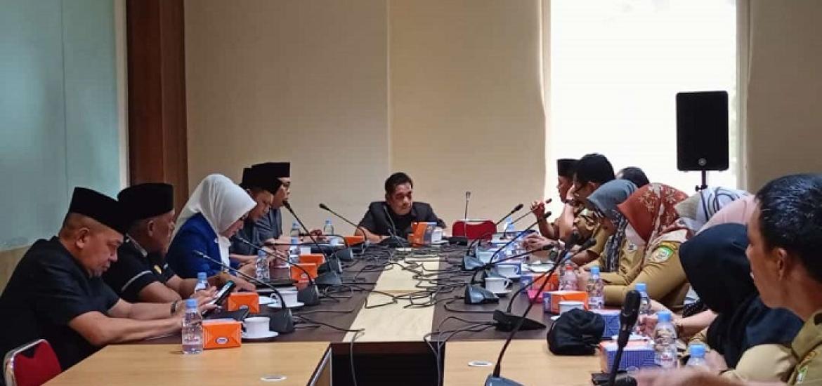 Komisi IV DPRD Provinsi Gelar Hearing Bersama OPD dan Kepala Sekolah, Bahas PPDB