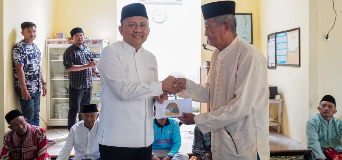 Gubernur Rohidin Bantu Pembangunan Dua Masjid di Kabupaten Kaur