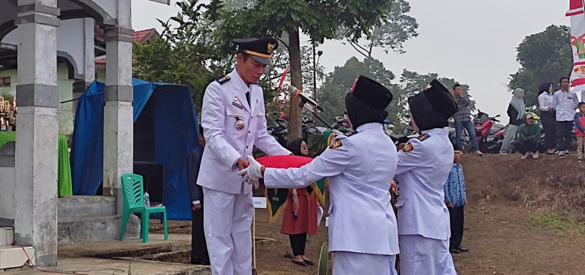 Pemrintah Kecamatan Sindang Dataran Gelar Upacara dan Berbagai Lomba