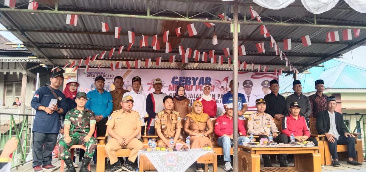 Pemdes Pulo Geto Gelar Lomba Panjat Pinang dan Hiburan