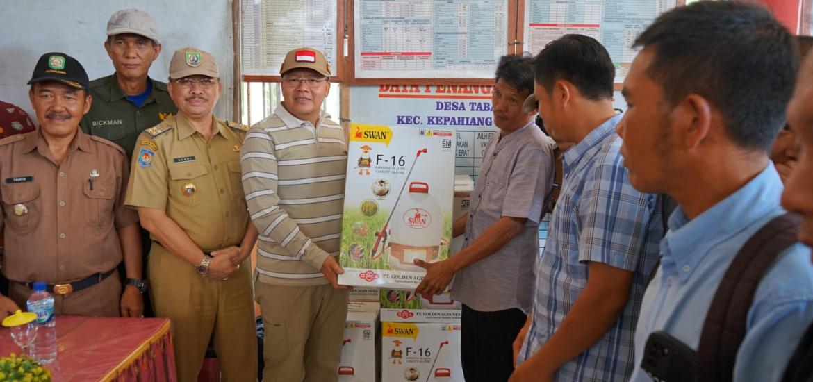 Gubernur Bengkulu Serahkan Bantuan Alsintan